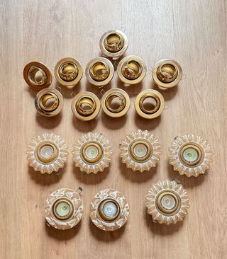 Ojos de buey dorados, y en cristal.