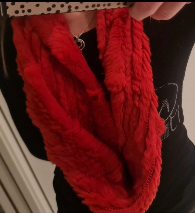 Sciarpa collo rossa in pelliccia sintetica
