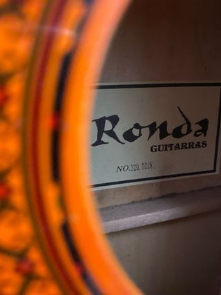 Guitarra clásica RONDA
(negociables)