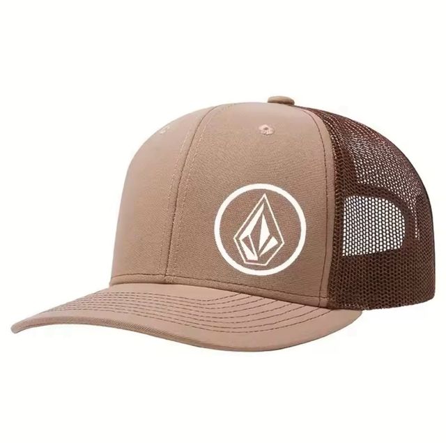 Gorra tipo trucker en varios colores