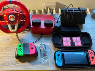 Nintendo Switch + 7 juegos + volante + funda 