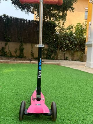 Patinete infantil Fun Pro rosa
Con luces en ruedas