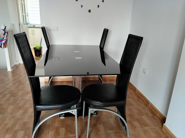 Mesa comedor 4 sillas - negra