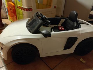 Coche eléctrico infantil Audi R8 Spyder 12V