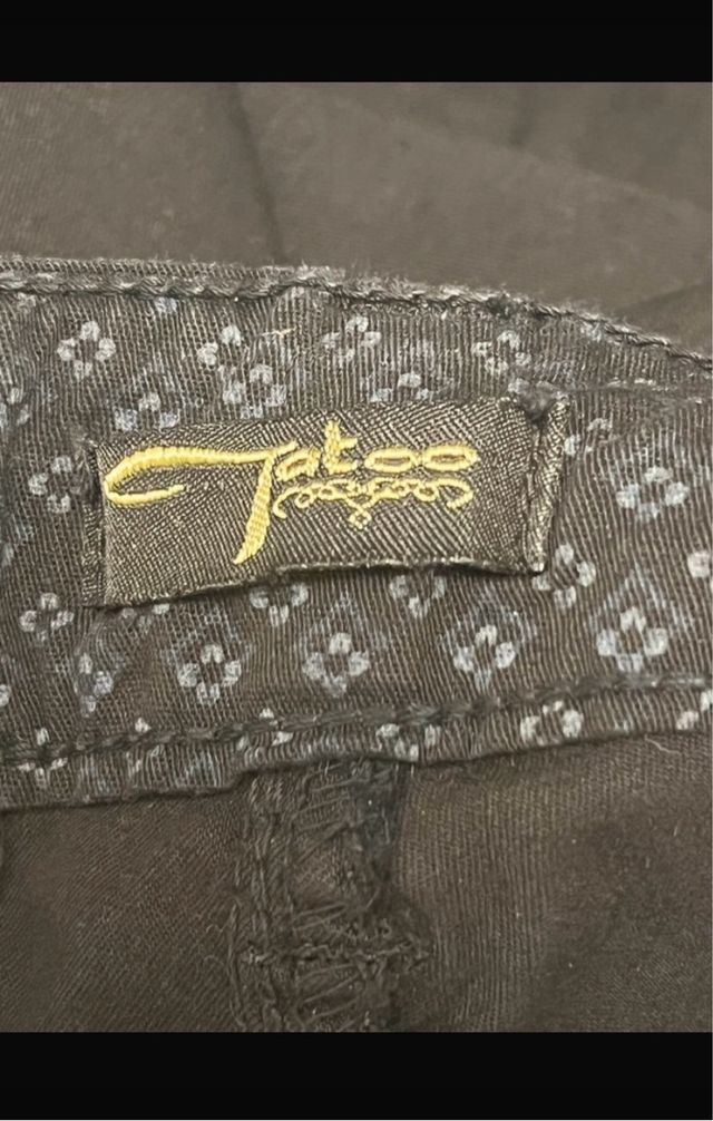 Pantaloni neri a pinocchietto