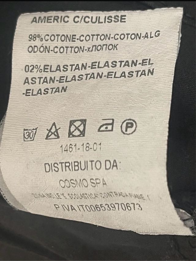 Pantaloni neri a pinocchietto