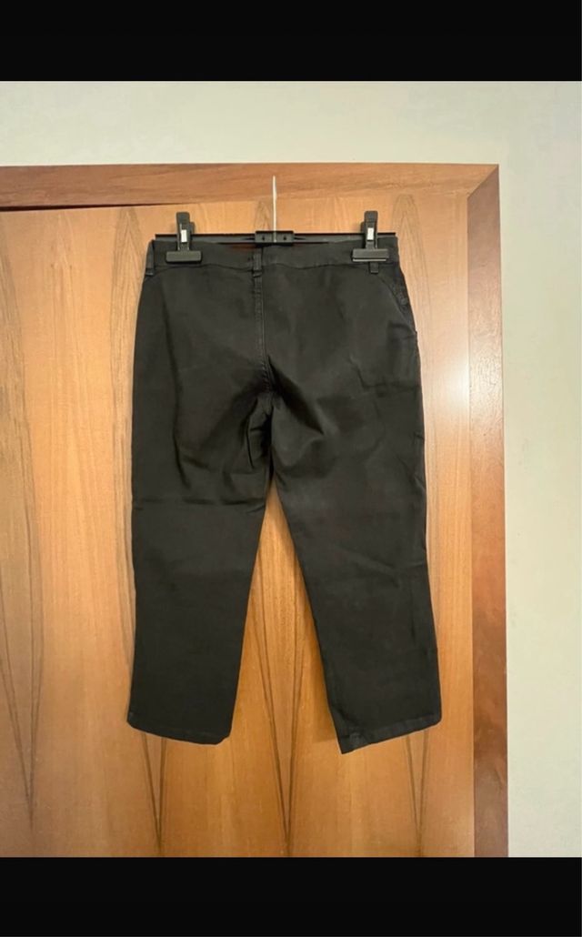 Pantaloni neri a pinocchietto