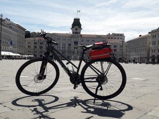 Bicicleta Cube -  Vendesi bicicletta da trekking"
