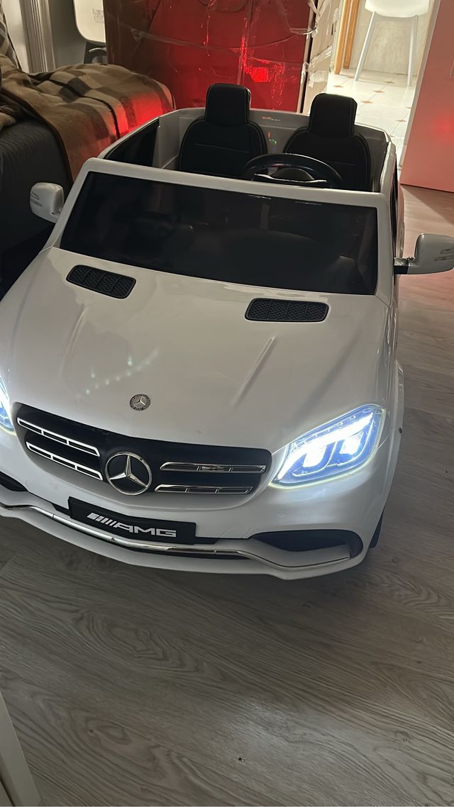 Coche eléctrico infantil Mercedes AMG