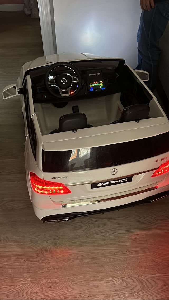 Coche eléctrico infantil Mercedes AMG
