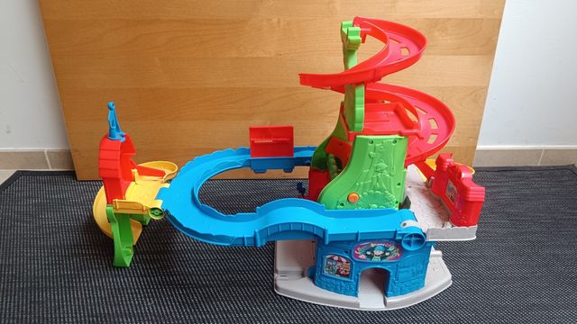 Fisher Price Garaje o parking 2 en 1