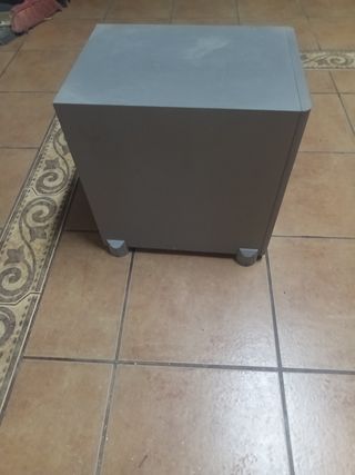 Subwoofer gris plata
