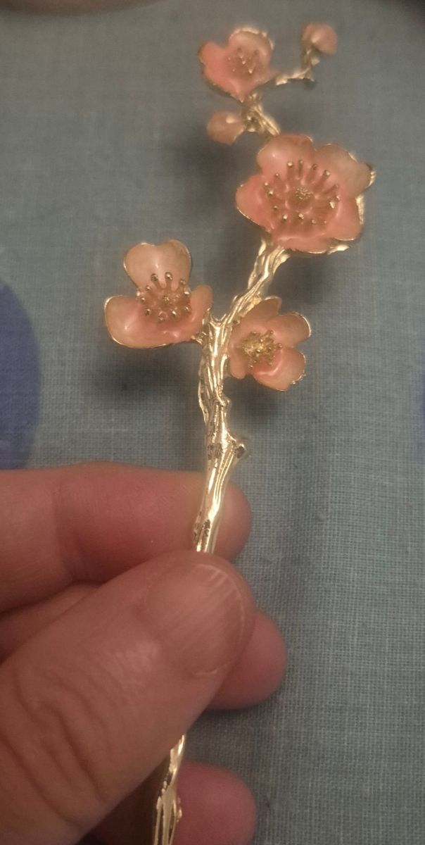 Accesorios pelo dorados y rosas