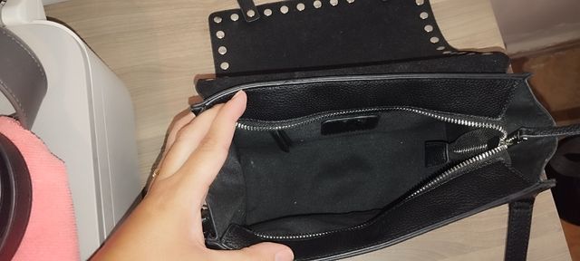 Bolso negro tachuelas