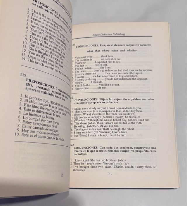 Cuaderno de ejercicios en inglés, práctica de g...