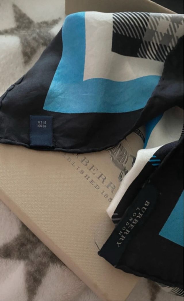 Pañuelo Burberry | Azul y Negro