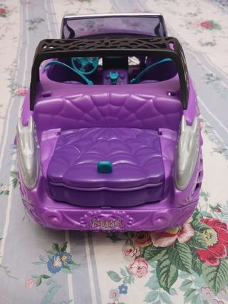 Monster High: Coche Scaris + muñecos