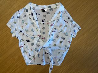 Camiseta H&M estampado vacacional