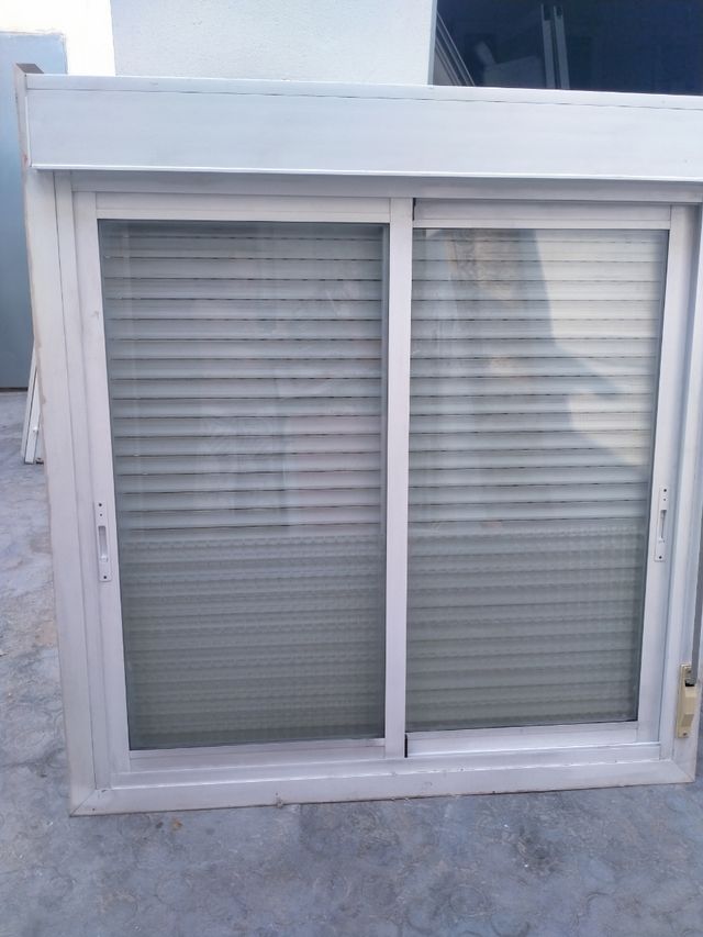 2Ventanas de 138x144 persiana y cristal climalit