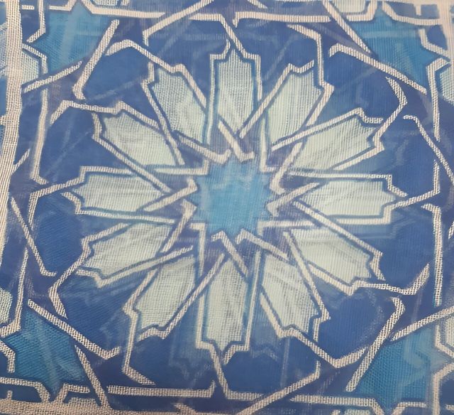 Estrenar fular, pañuelo con mosaicos de alhambra.