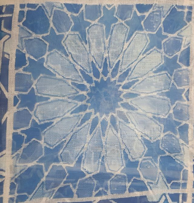 Estrenar fular, pañuelo con mosaicos de alhambra.