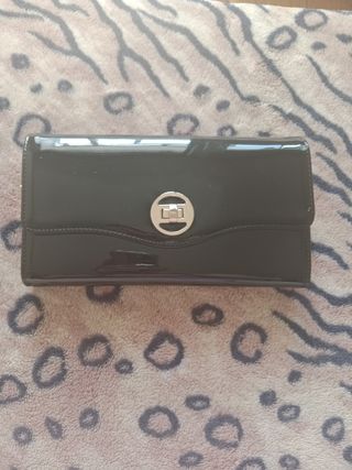 Bolso negro brillante