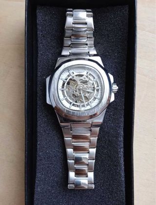 Reloj automático muy bonito