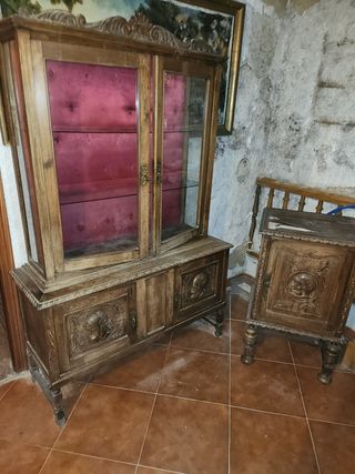 Vitrina y aparadores para restaurar
