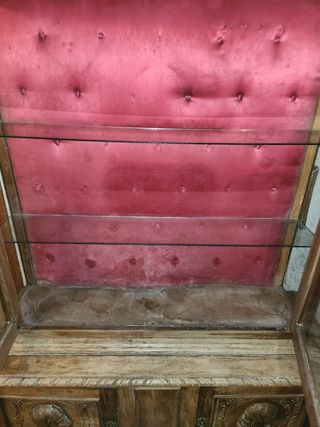 Vitrina y aparadores para restaurar