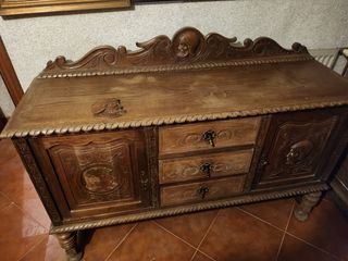 Vitrina y aparadores para restaurar