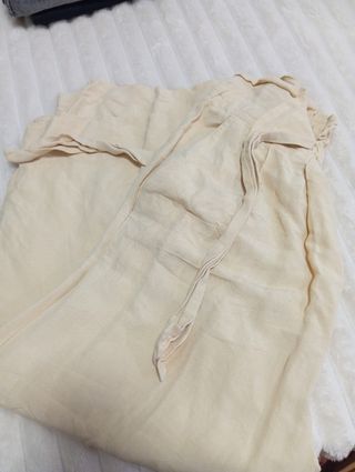 Pantalón beige de lino. Talla grande. 