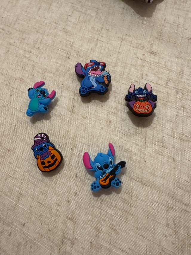 5 Charms para CROCS de Stitch