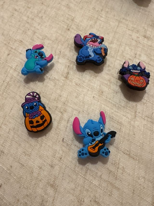 5 Charms para CROCS de Stitch