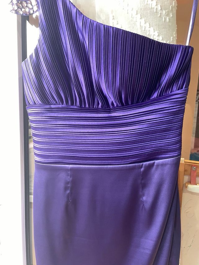 Vestido morado asimétrico cóctel fiesta