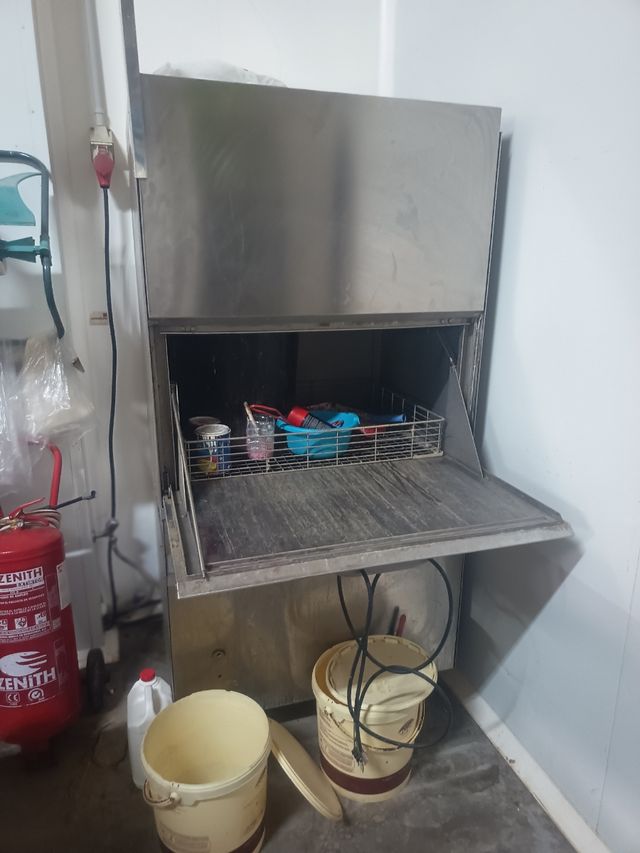 Lavavajillas industrial poco uso.