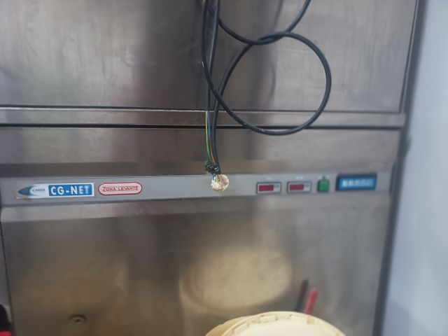 Lavavajillas industrial poco uso.