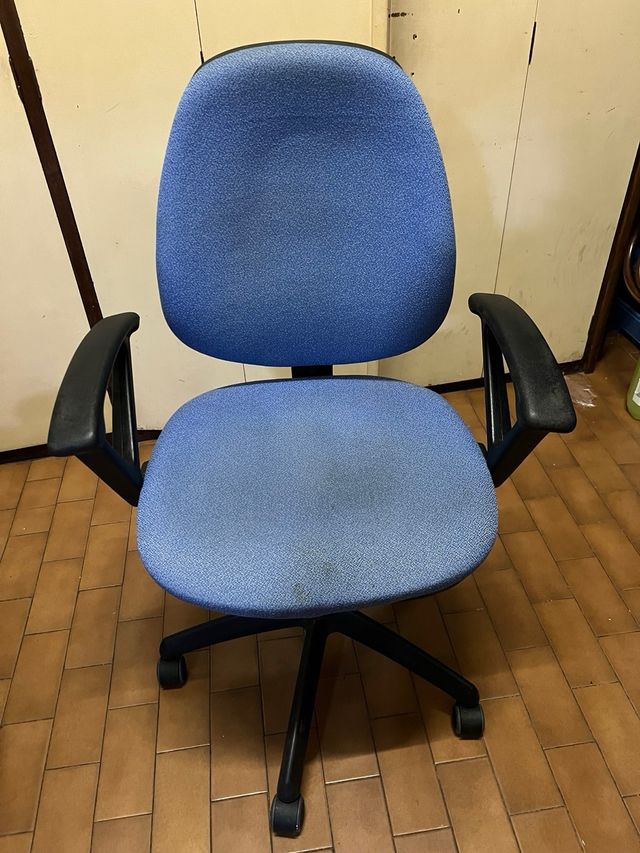 Silla giratoria oficina azul
