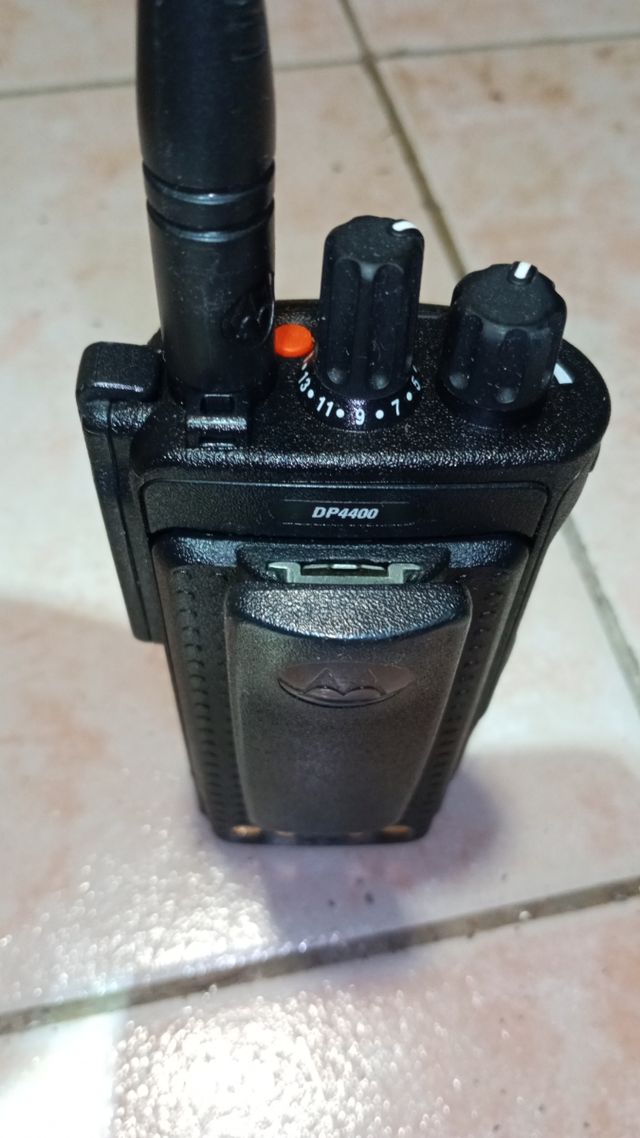 Radio Motorola DP4400 -UHF