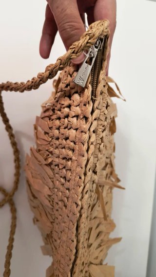 Bolso bandolera beige-marrón con flecos