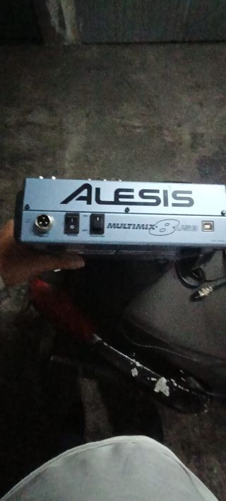 Alesis MultiMix 8 USB - Mesa de Mezclas