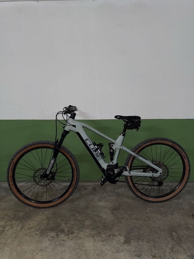 bicicleta eléctrica Cube Stereo Hybrid 120P
