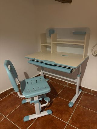 Escritorio infantil regulable + silla