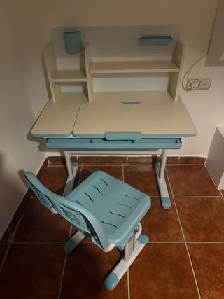 Escritorio infantil regulable + silla