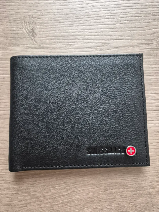 Cartera de piel Suiza