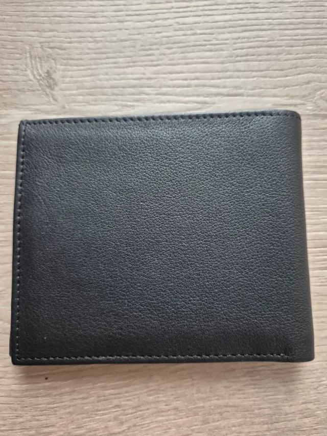 Cartera de piel Suiza