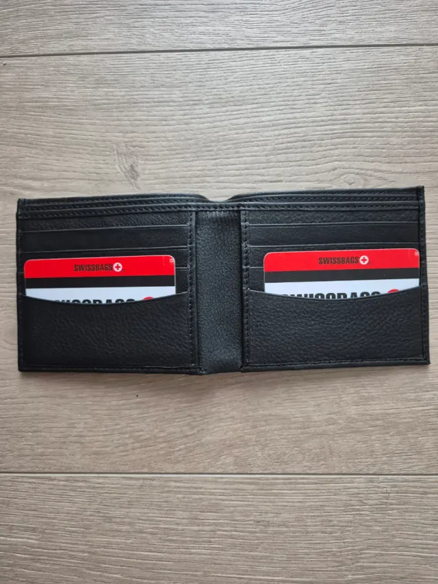 Cartera de piel Suiza