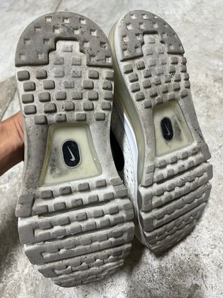 Nike Air Max deportivas blancas y negras