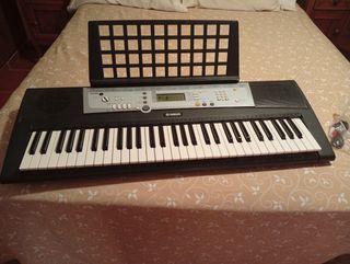 Yamaha PSR-E233 Teclado