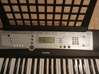 Yamaha PSR-E233 Teclado