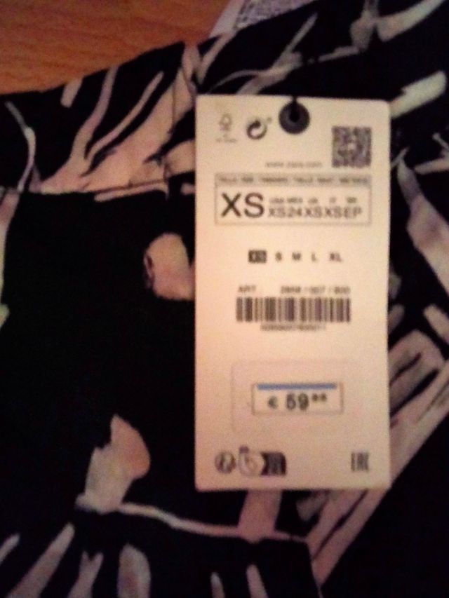 Falda midi Zara - negra estampada